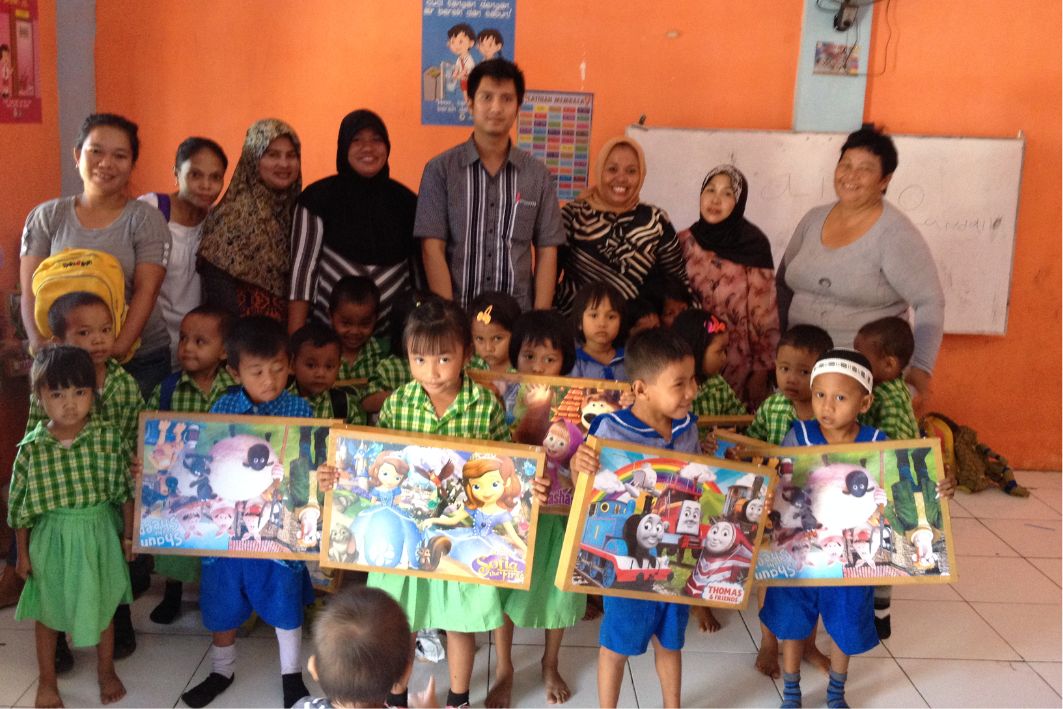 Kegiatan Pembagian Meja di TK Bataumi -Tahun 2015